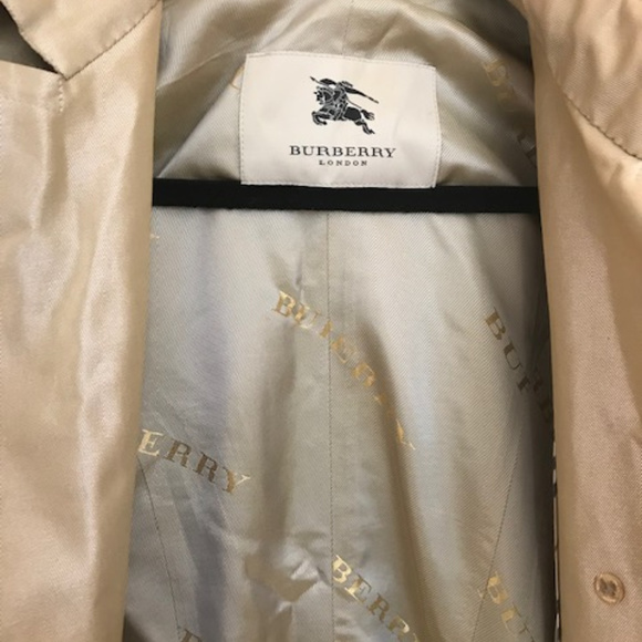 Classic Burberry Beige Metalic Trench Coat - Picture 4 of 10
